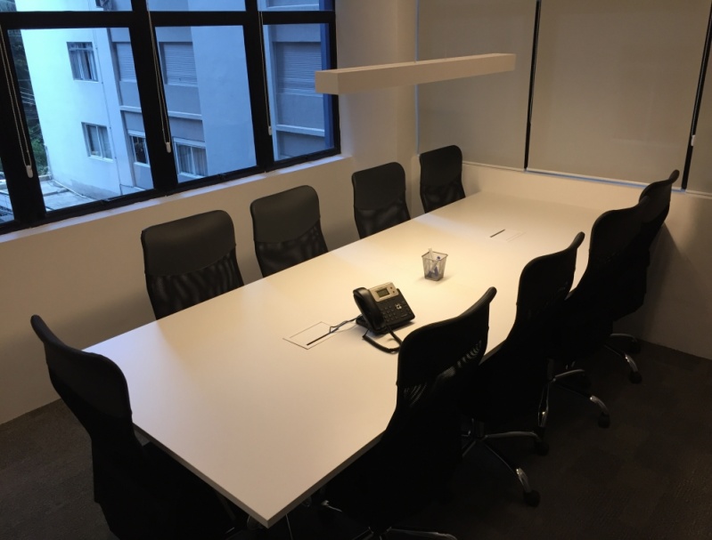 Sala de Reunião com Projetor